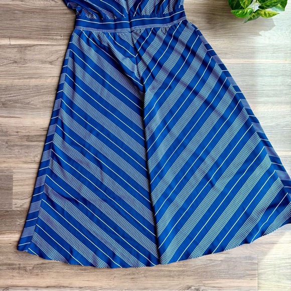 Maison Jules Blue Chevron Striped Cinched Waist Halter Flowy Maxi Dress Size 12 - Picture 10 of 13